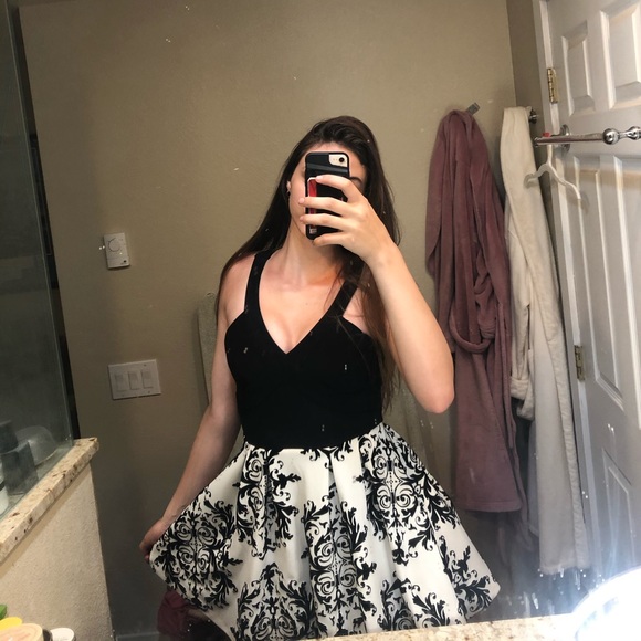 Black and white dress - Picture 1 of 3